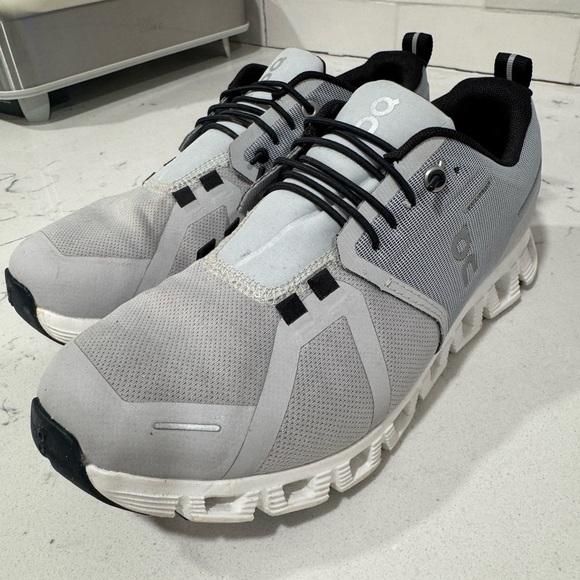 On Cloud Grey and Black Shoes size 7.5 - Picture 7 of 10